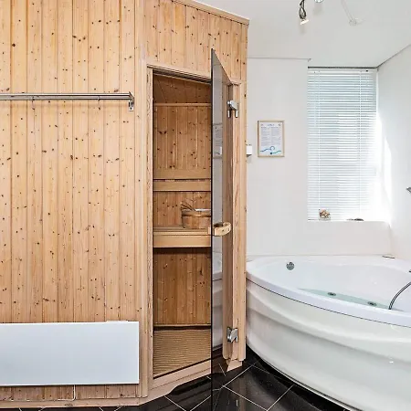 Holiday home Lyngbyvej Iii
